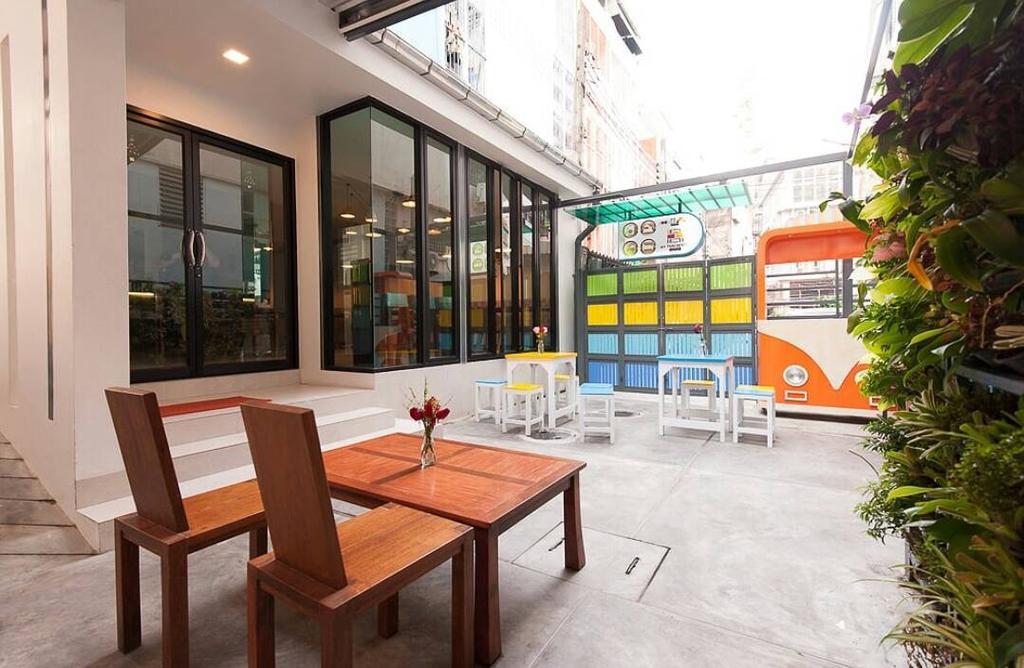 My Thai Hostel Bangkok Exterior photo
