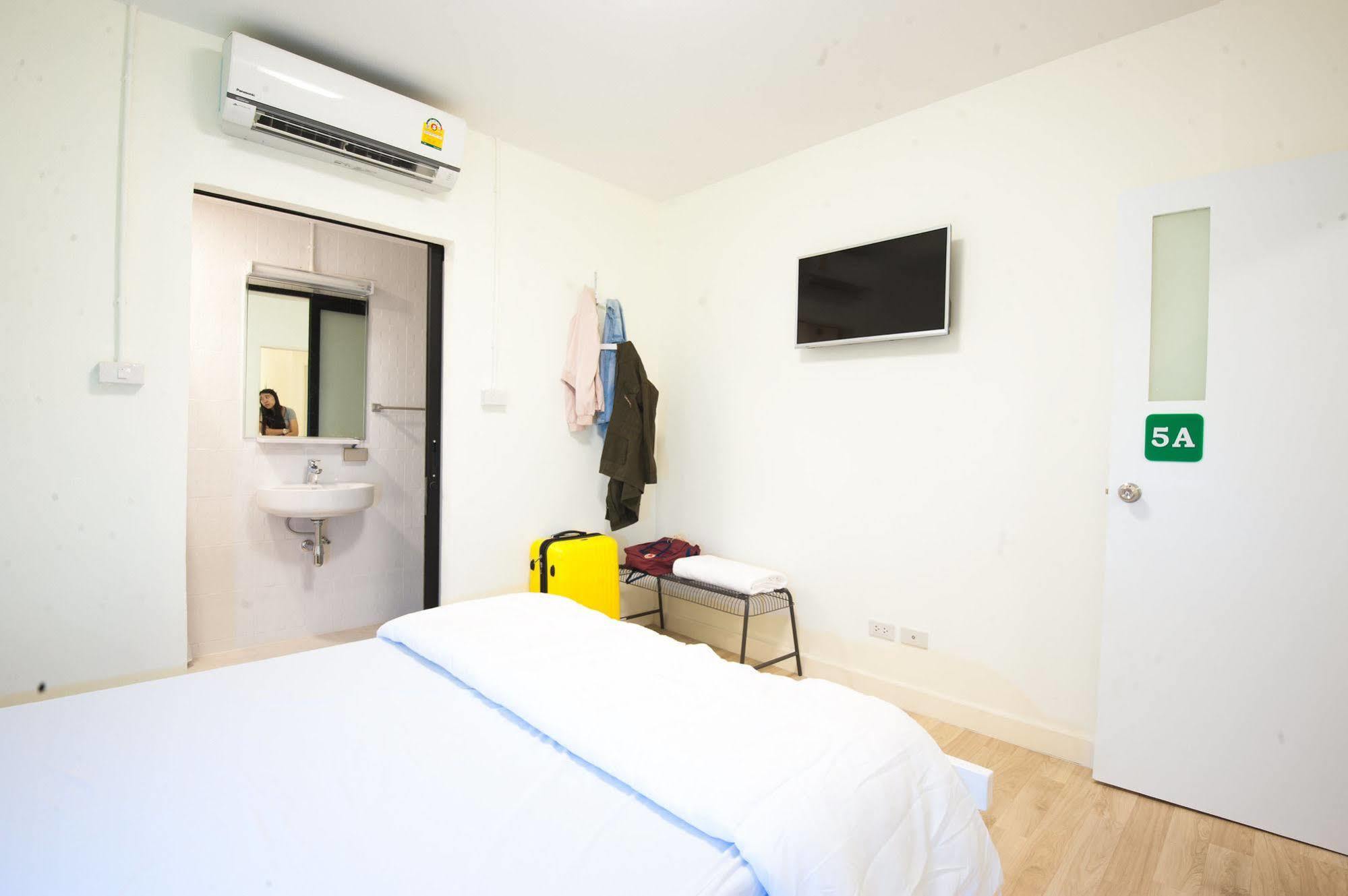 My Thai Hostel Bangkok Exterior photo